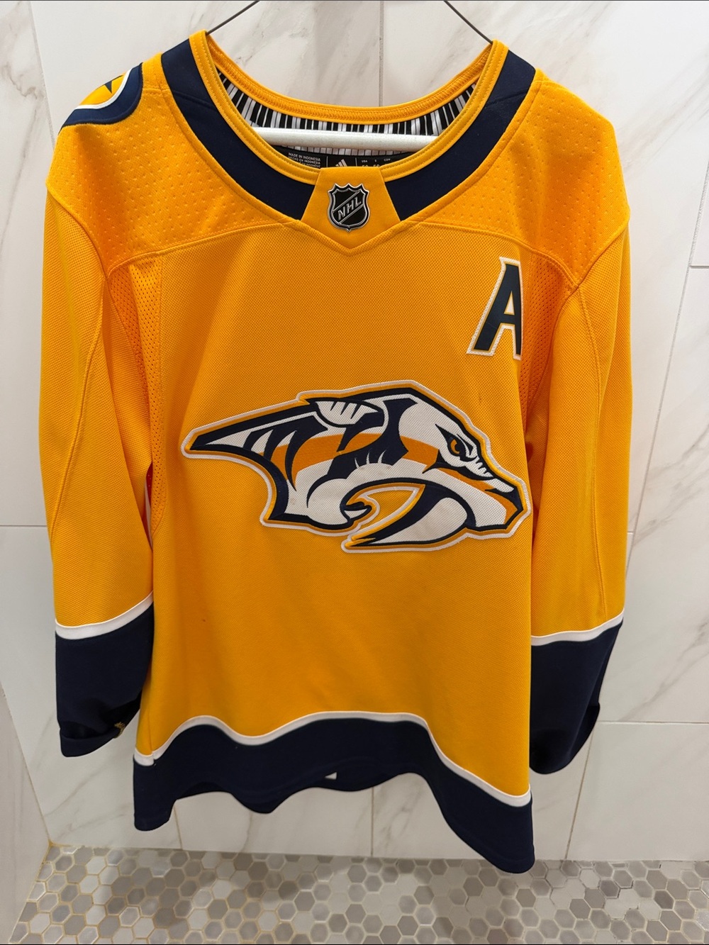 Nashville Predators NHL Jersey - Men’s XL